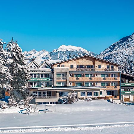 Hotel Foehrenhof Stanzach Eksteriør billede