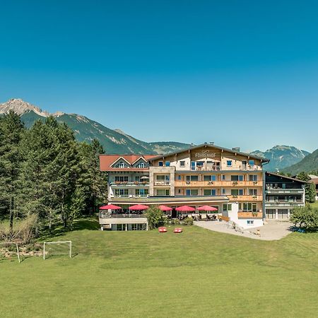 Hotel Foehrenhof Stanzach Eksteriør billede