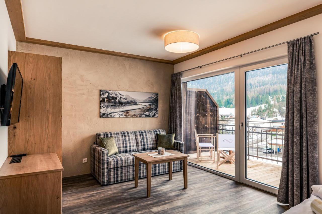 Hotel Foehrenhof Stanzach Eksteriør billede