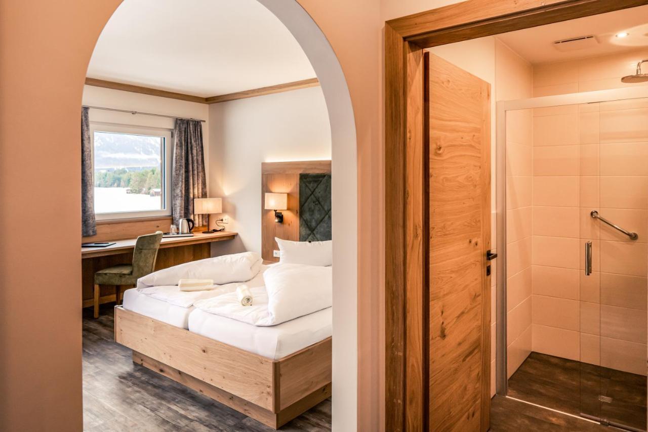 Hotel Foehrenhof Stanzach Eksteriør billede