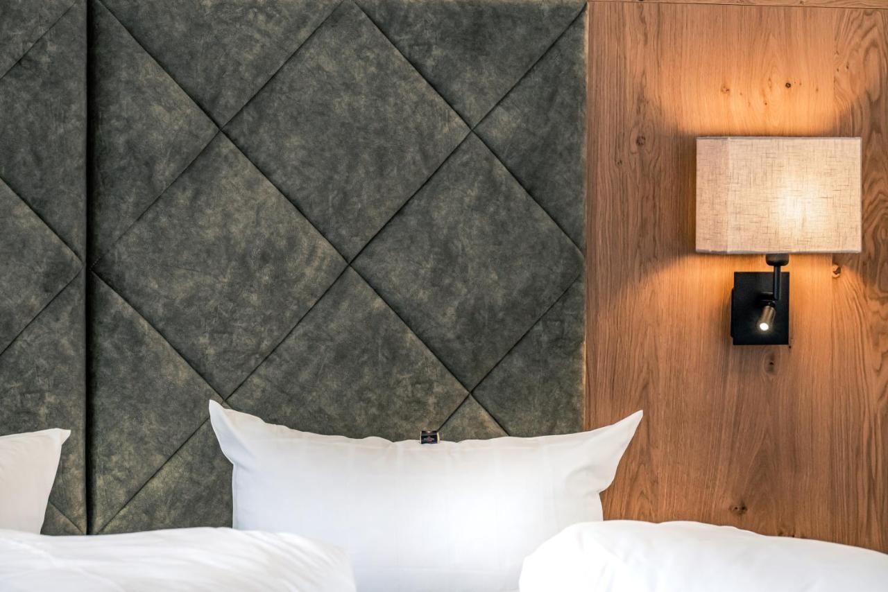 Hotel Foehrenhof Stanzach Eksteriør billede