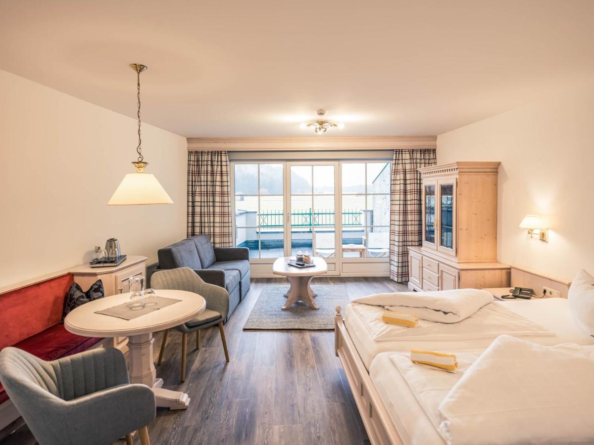 Hotel Foehrenhof Stanzach Eksteriør billede