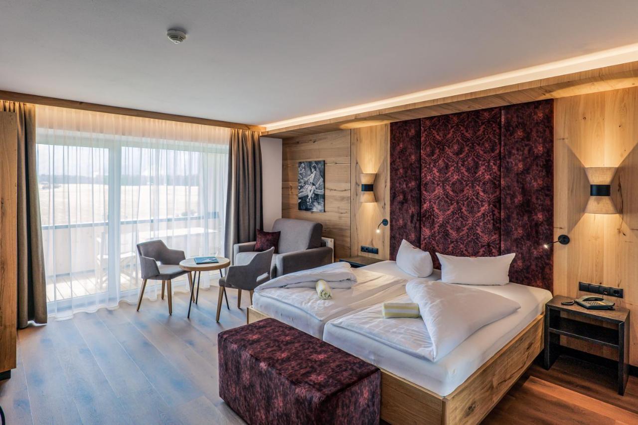 Hotel Foehrenhof Stanzach Eksteriør billede