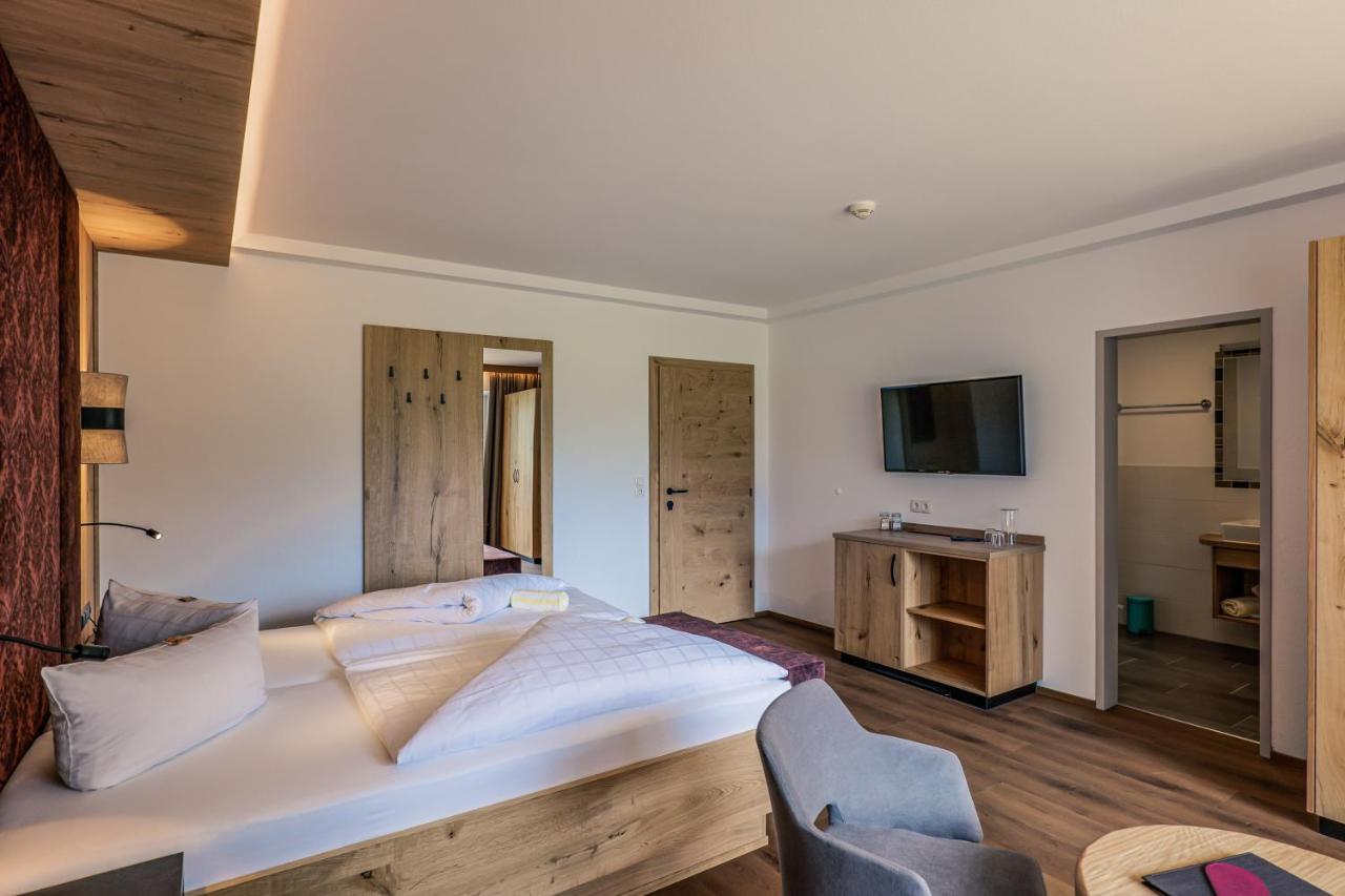 Hotel Foehrenhof Stanzach Eksteriør billede