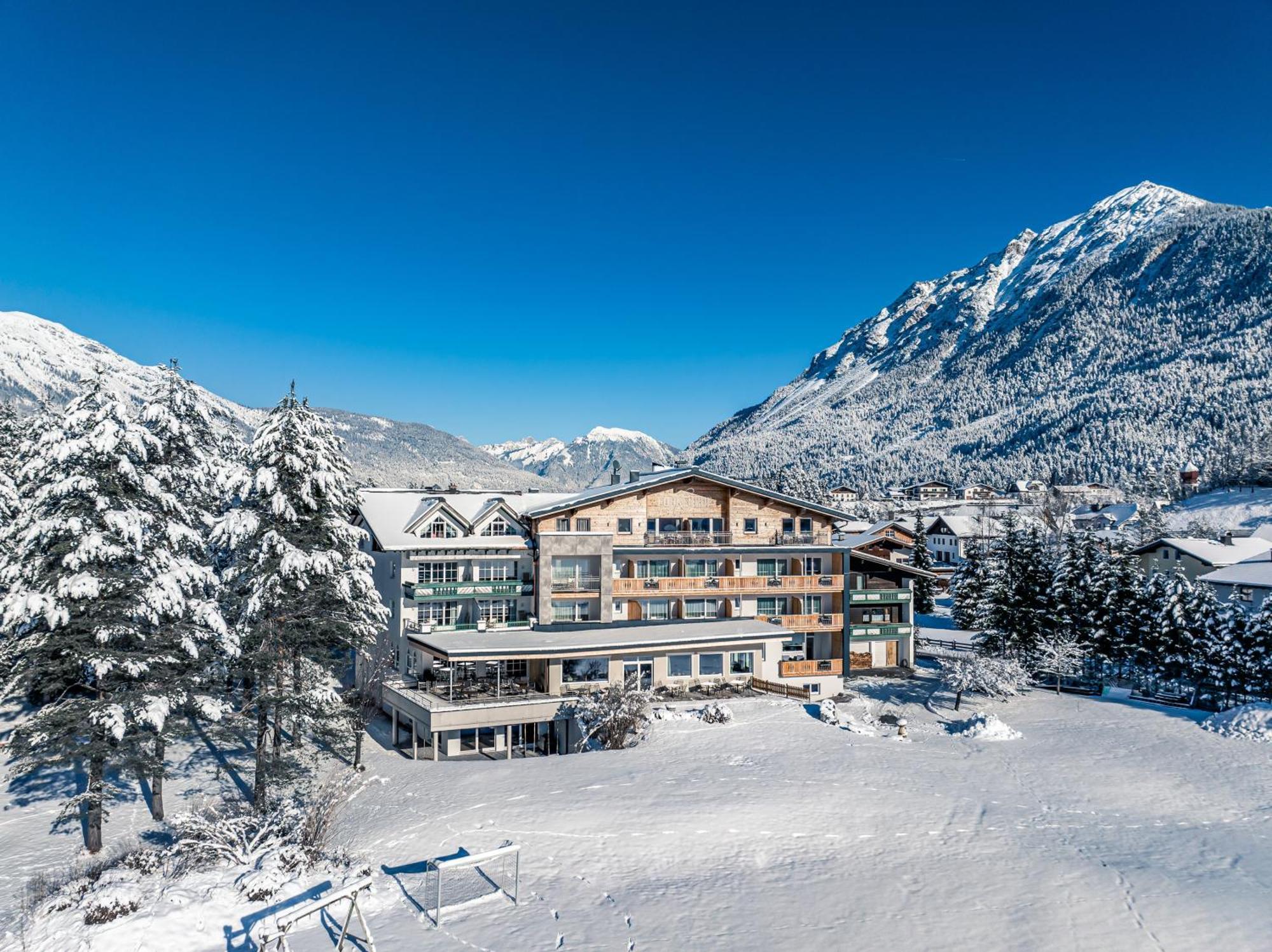 Hotel Foehrenhof Stanzach Eksteriør billede