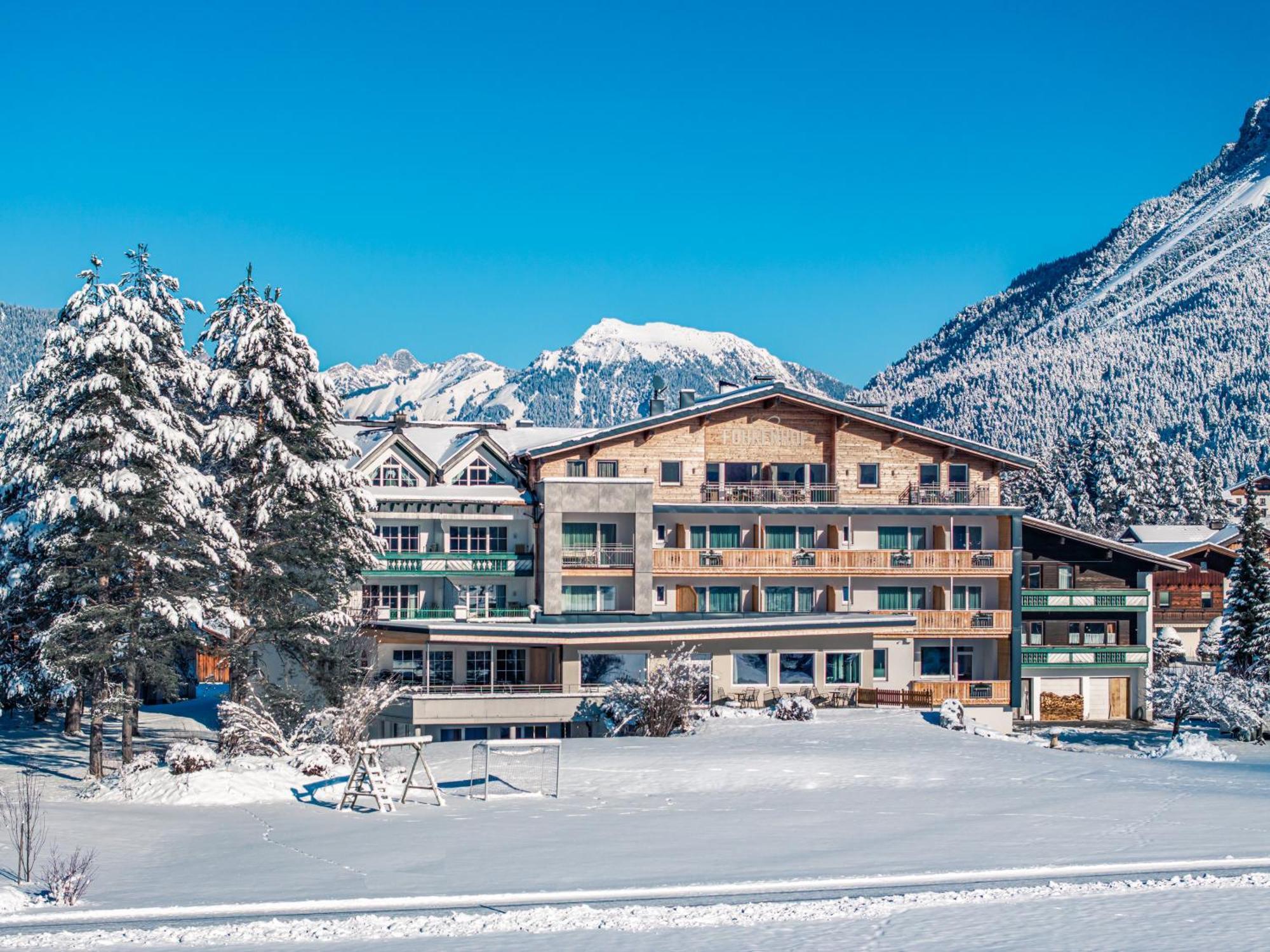 Hotel Foehrenhof Stanzach Eksteriør billede